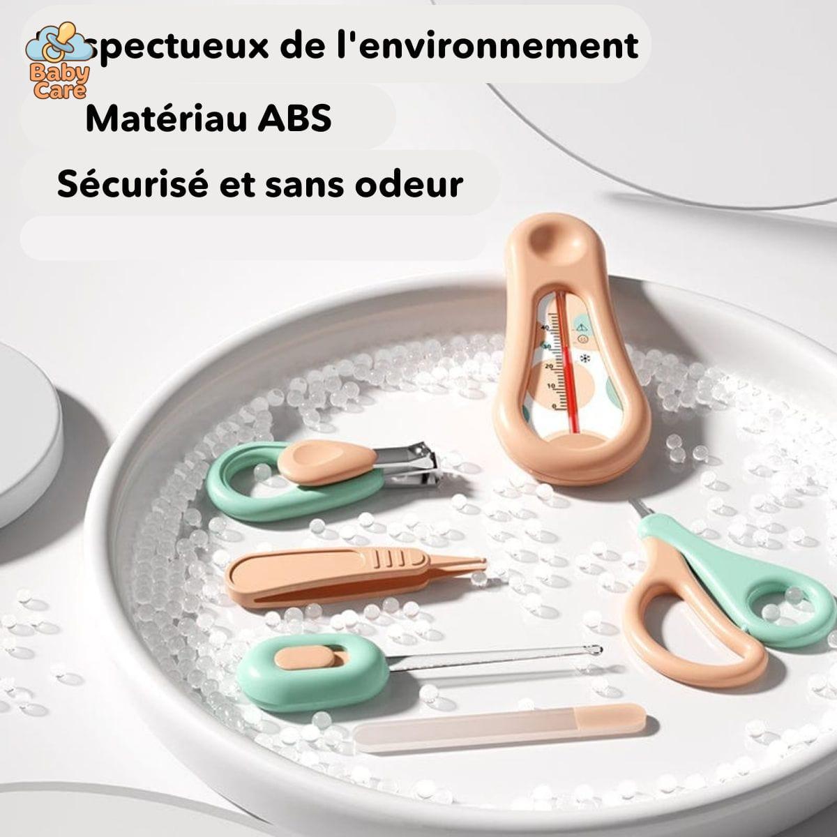 Trousse de soin bébé hygiène et toilette - utilisation en situation