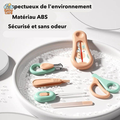 Trousse de soin bébé hygiène et toilette - utilisation en situation