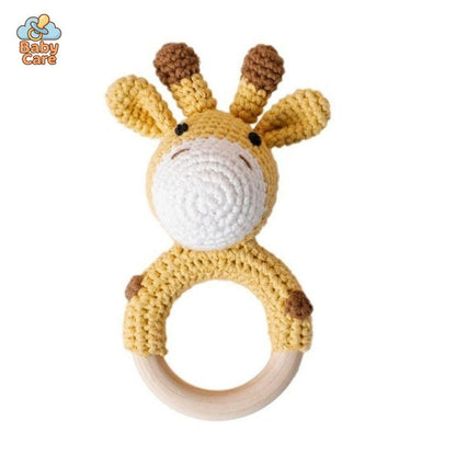 Hochet Nouveau Né Bois et Tricot Animaux Fait Main - utilisation en situation