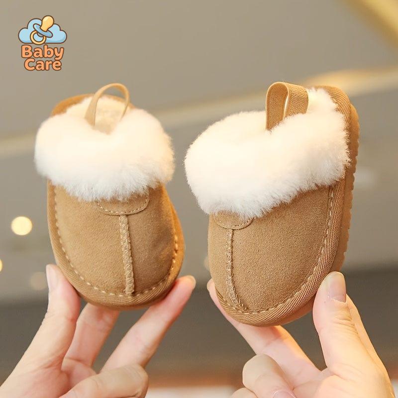 Chaussons Mignons en Peluche pour Bébés - vue de profil