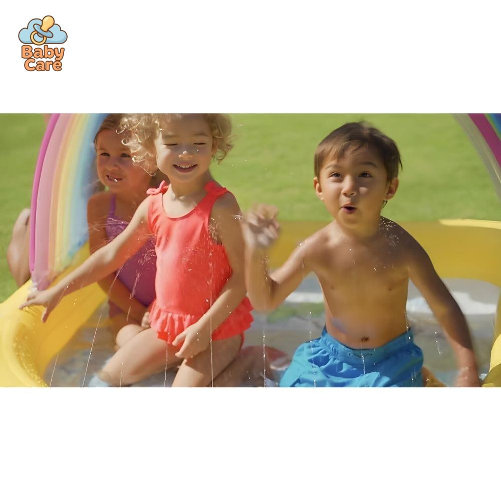 Piscine bébé gonflable avec air de jeu - utilisation en situation