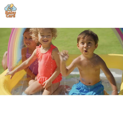 Piscine bébé gonflable avec air de jeu - utilisation en situation