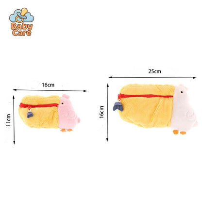 Trousse kawaii pelican en peluche - photo lifestyle