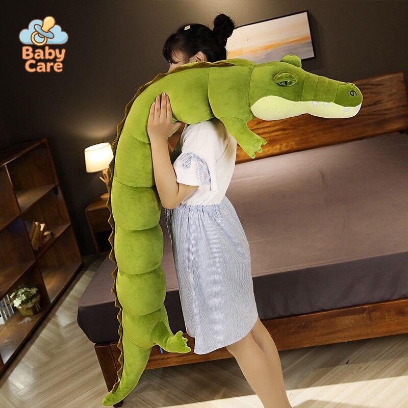 Peluche Crocodile Géante Méga Câlin - zoom sur la matière