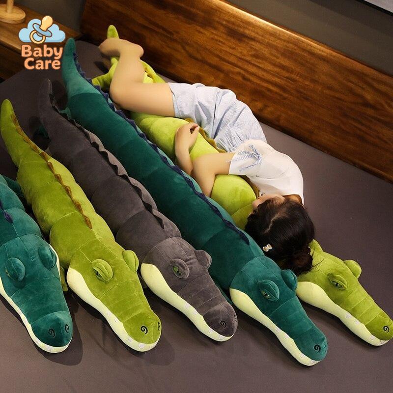 Peluche Crocodile Géante Méga Câlin - utilisation en situation