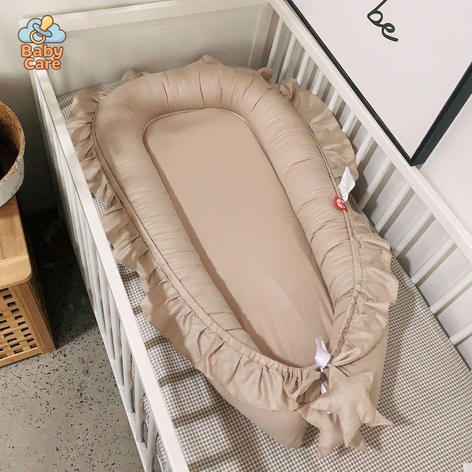 Réducteur de lit bébé – nid bébé en coton - vue de profil