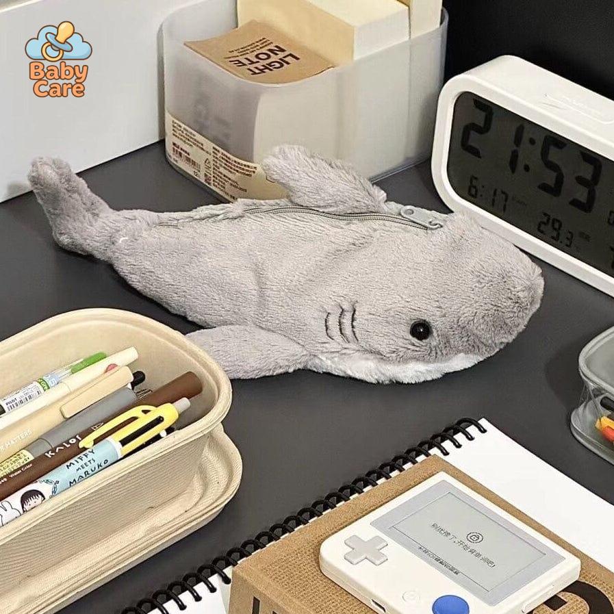 Trousse kawaii requin en peluche - vue de profil
