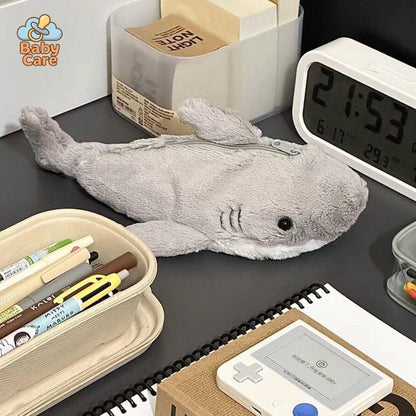 Trousse kawaii requin en peluche - vue de profil