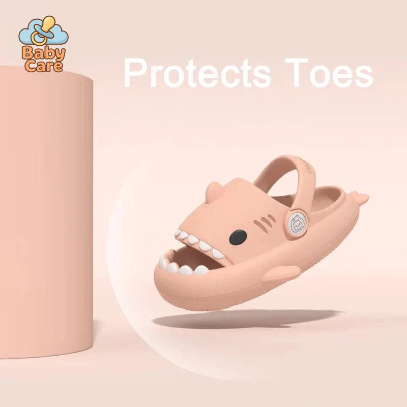 Sandales bébé garçon et filles souples requin - photo lifestyle