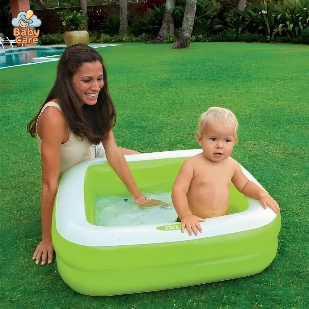 Piscine bébé et enfant gonflable carré confort - utilisation en situation