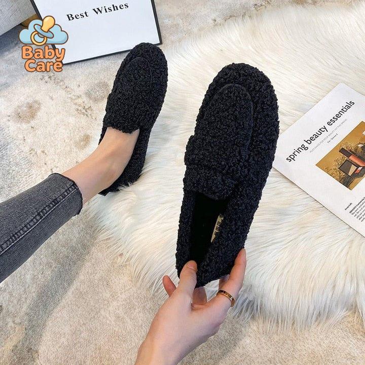 Chaussons en Peluche : Confort Luxe et Douceur - packaging du produit
