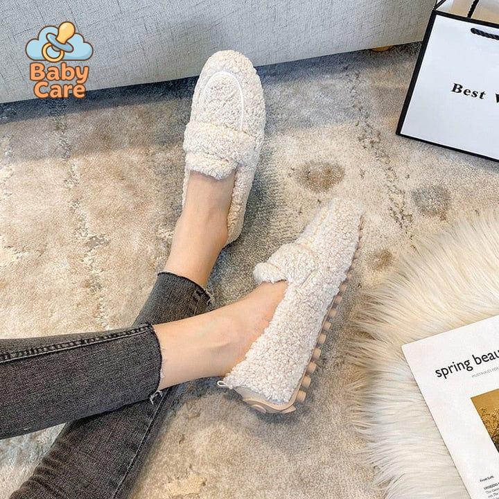 Chaussons en Peluche : Confort Luxe et Douceur - photo lifestyle